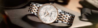 Pano-BR-Navitimer32-Bicolor-StillLife U77320E61A1U1 RVB