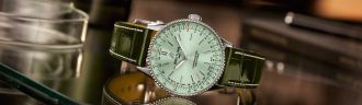 Pano-BR-Navitimer36-CadVert-StillLife A17327361L1P1 RVB