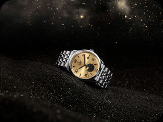 TUDOR-1926-Luna-mit-champagnerfarmebem-Ziffernblatt-liegend