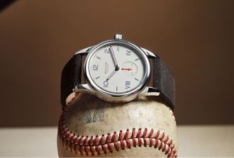 nomos-glashuette-club-uhren