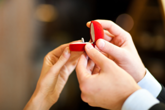 Hochzeitsschmuck: Verlobungsringe