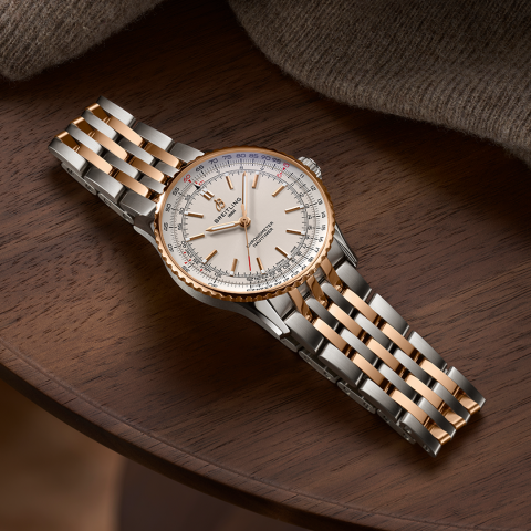 1x1 BR-Navitimer-41-automatic-BicolorSilver-StillLife RVB