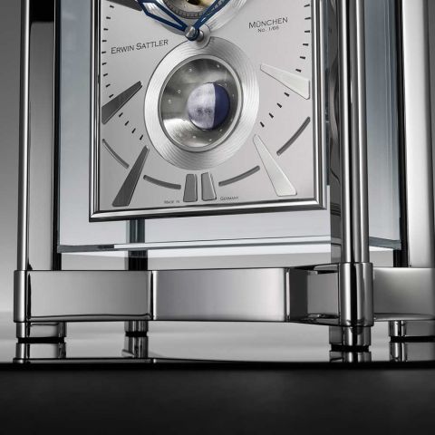 Opus-Moon-Tourbillon---Detail-Mond-Fuß