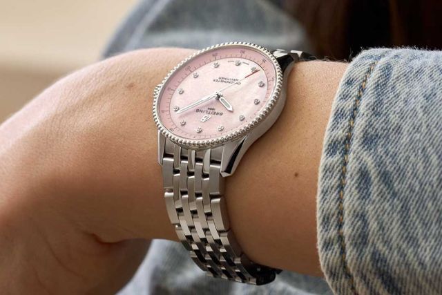 9x16 20230509 Breitling Wristroll Navitimer 32 PinkSteel 0950