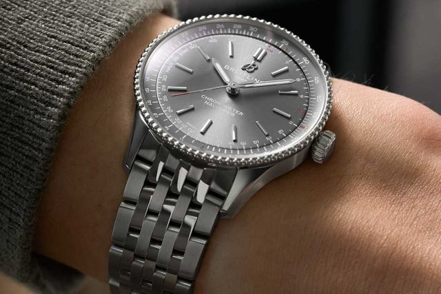 9x16 20230509 Breitling Wristroll Navitimer 36 GreenSteel 0644