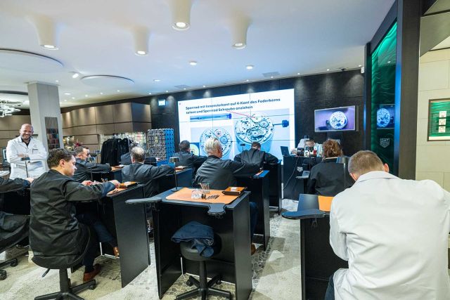 TAG-heuer-Watchmaking-Class-2809-2023-080