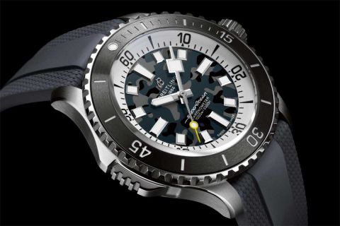 SuperOcean Auto 46 SuperDiver E10379351B1S1 Grey Rubber Ambiance 1x1-(2)