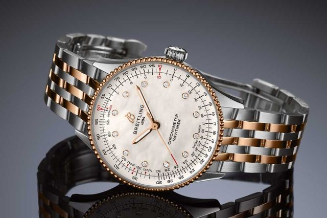 1x1 BR-Navitimer-CT-Argent-36-Ambiance RVB