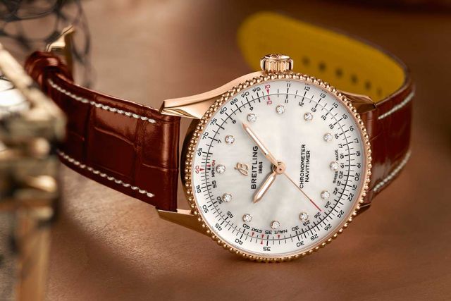 1x1 BR-Navitimer36-CadMOP-BraCrocoBrun-StillLife R17327211A1P1 RVB