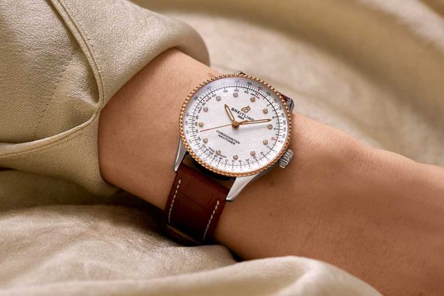 1x1 U17327211A1P1 Navitimer 36 BiColorAlligator Wrist-Shot Ecom