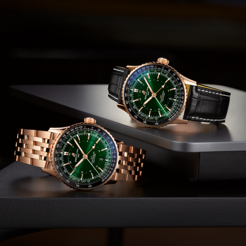 1x1 BR-Navitimer-41-GMT-Double-StillLife RVB